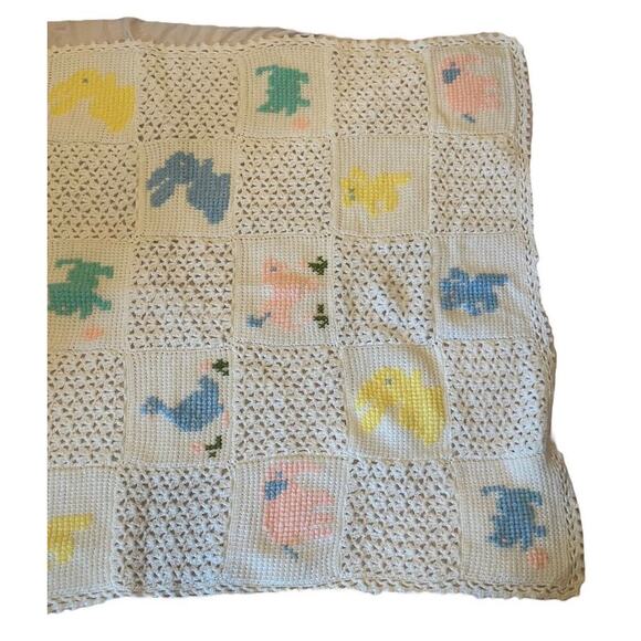 Vintage Hand Made Baby Throw Blanket Knit Crochet Afghan Animals 50" x 39" - Picture 5 of 5